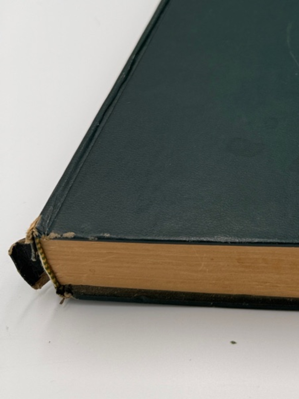Vintage Sports Illustrated  Black and Gold Hardcover Sports Encyclopedia - Picture 4 of 4
